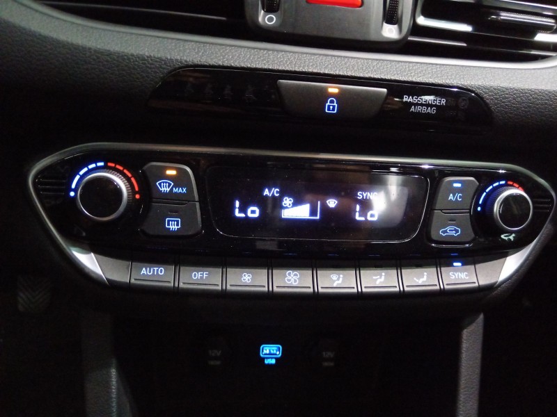 Recambio de mando climatizador para hyundai i30 (pde, pd, pden) 1.5 referencia OEM IAM 97250G4CA0VCA  