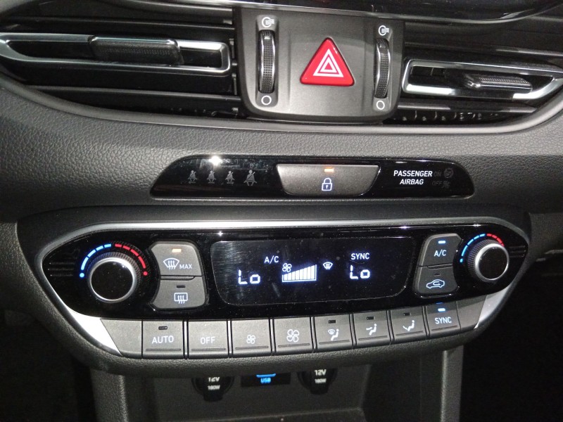 Recambio de mando climatizador para hyundai i30 (pde, pd, pden) 1.5 referencia OEM IAM 97250G4CA0VCA  