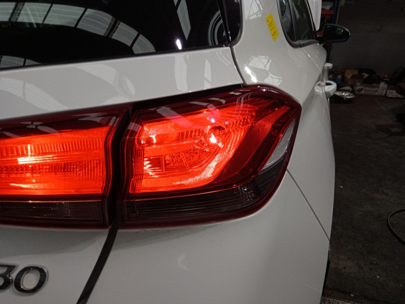 Recambio de piloto trasero derecho para hyundai i30 (pde, pd, pden) 1.5 referencia OEM IAM 92402G4000  