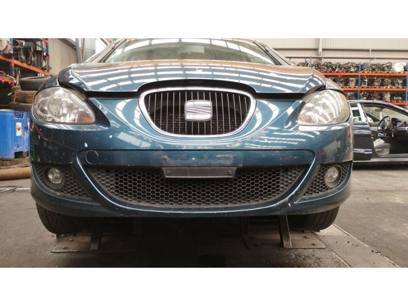 Recambio de paragolpes delantero para seat leon (1p1) 1.9 tdi referencia OEM IAM 1P0807221  