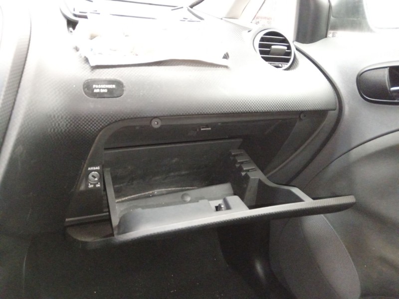 Recambio de guantera para seat toledo iii (5p2) 2.0 tdi 16v referencia OEM IAM 5P1857095D  