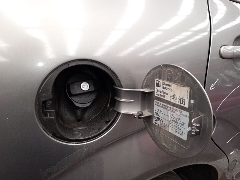 Recambio de tapa exterior combustible para seat toledo iii (5p2) 2.0 tdi 16v referencia OEM IAM   
