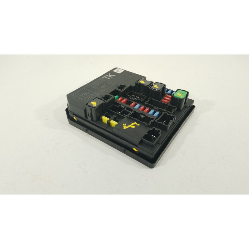Recambio de caja reles / fusibles para nissan juke (f15) 1.2 dig-t referencia OEM IAM 284B71TX2B 4041045405 50Y312F04