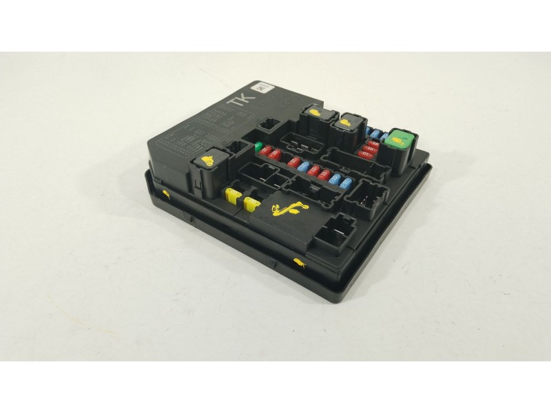 Recambio de caja reles / fusibles para nissan juke (f15) 1.2 dig-t referencia OEM IAM 284B71TX2B 4041045405 50Y312F04