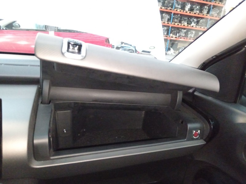 Recambio de guantera para citroën c4 cactus 1.6 bluehdi 100 referencia OEM IAM   