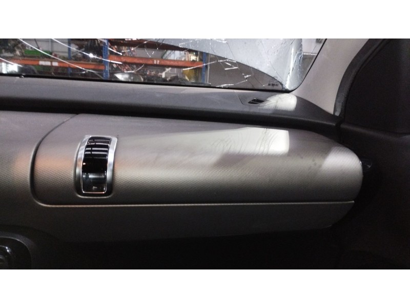 Recambio de guantera para citroën c4 cactus 1.6 bluehdi 100 referencia OEM IAM 98050177BV 958300138922 