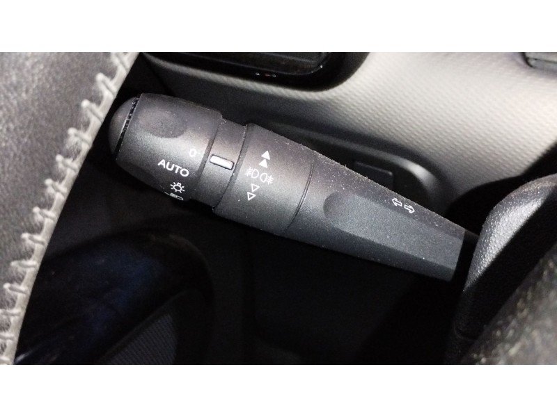Recambio de mando luces para citroën c4 cactus 1.6 bluehdi 100 referencia OEM IAM 98139475ZD COM2008P 1013296015
