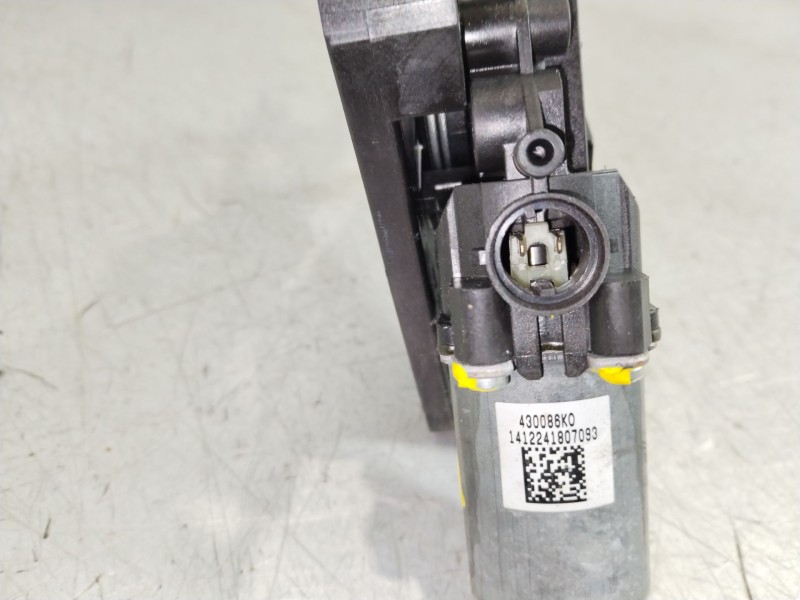 Recambio de elevalunas delantero izquierdo para peugeot 108 1.0 vti referencia OEM IAM 698200H031  