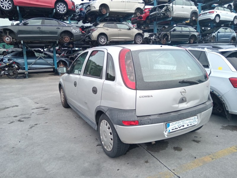 opel corsa c (x01) del año 2002