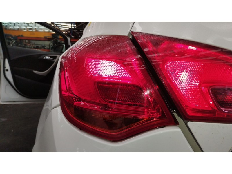 Recambio de piloto trasero izquierdo para opel astra j (p10) 1.4 (68) referencia OEM IAM 13306453  