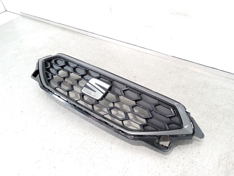 Recambio de rejilla delantera para seat arona (kj7, kjp) 1.5 tsi referencia OEM IAM 6F6853654K  