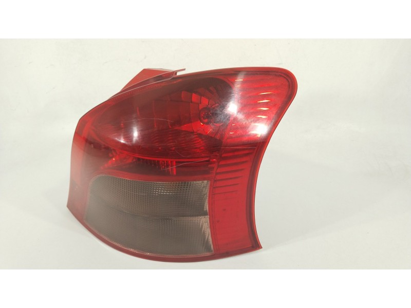 Recambio de piloto trasero derecho para toyota yaris (_p9_) 1.4 d-4d (nlp90_) referencia OEM IAM 815510D110  