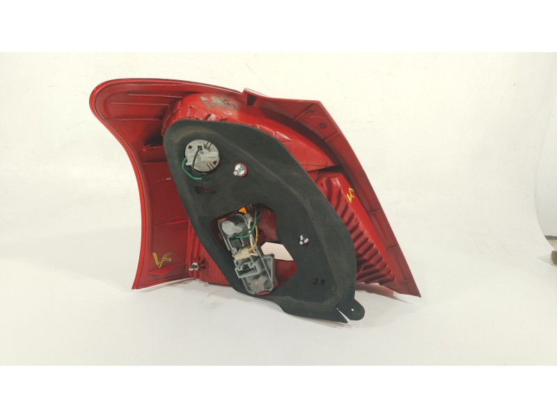 Recambio de piloto trasero derecho para toyota yaris (_p9_) 1.4 d-4d (nlp90_) referencia OEM IAM 815510D110  