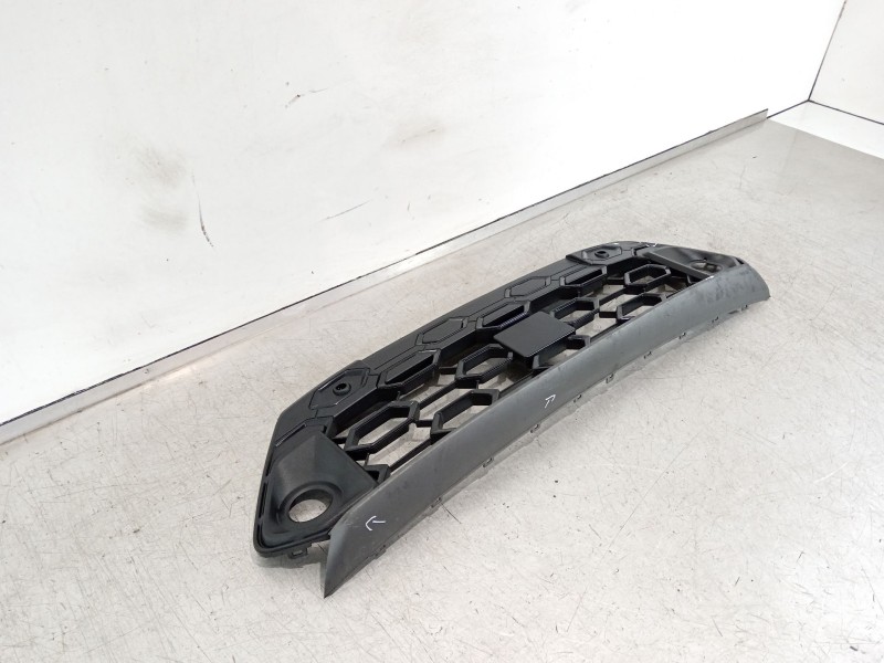 Recambio de rejilla paragolpes delantero para seat arona (kj7, kjp) 1.5 tsi referencia OEM IAM 6F9853667L  