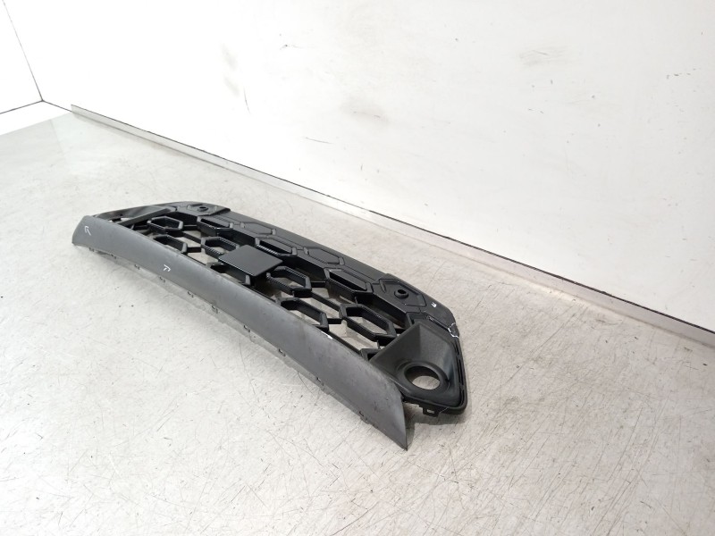 Recambio de rejilla paragolpes delantero para seat arona (kj7, kjp) 1.5 tsi referencia OEM IAM 6F9853667L  