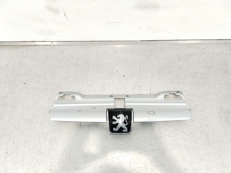 Recambio de rejilla delantera para peugeot 406 (8b) 2.1 td 12v referencia OEM IAM 9616258477 1851485101 