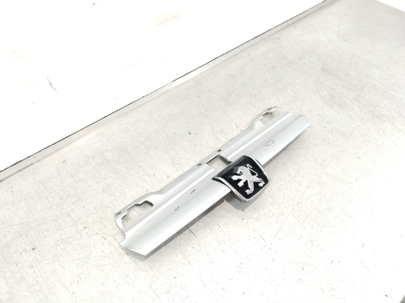 Recambio de rejilla delantera para peugeot 406 (8b) 2.1 td 12v referencia OEM IAM 9616258477 1851485101 