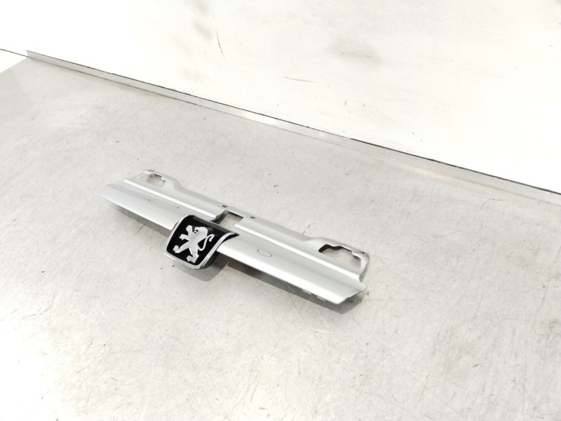 Recambio de rejilla delantera para peugeot 406 (8b) 2.1 td 12v referencia OEM IAM 9616258477 1851485101 