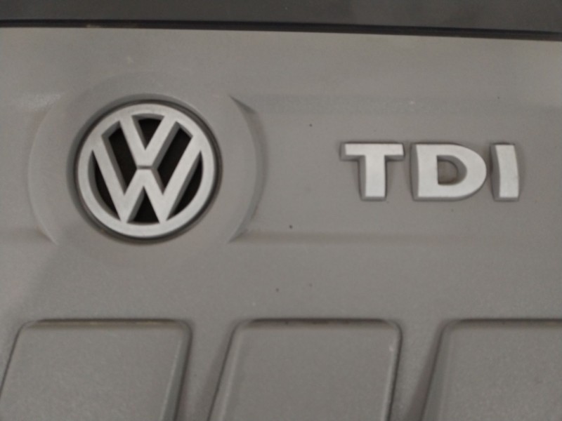 Recambio de tapa motor para volkswagen touran (1t3) 2.0 tdi referencia OEM IAM 03L103925R 03L103925S 03L103925T