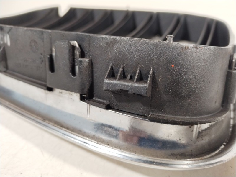 Recambio de rejilla delantera para bmw x5 (e53) 3.0d referencia OEM IAM 51138247673  