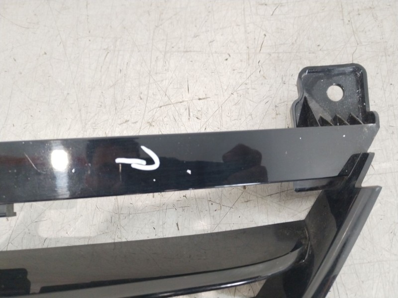 Recambio de rejilla paragolpes delantero para hyundai ix35 (lm, el, elh) 1.7 crdi referencia OEM IAM 865502Y000  