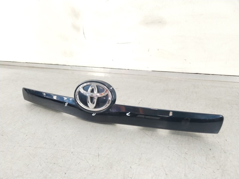 Recambio de rejilla delantera para toyota verso (_r2_) 2.0 d-4d (aur20_) referencia OEM IAM 768110F060  