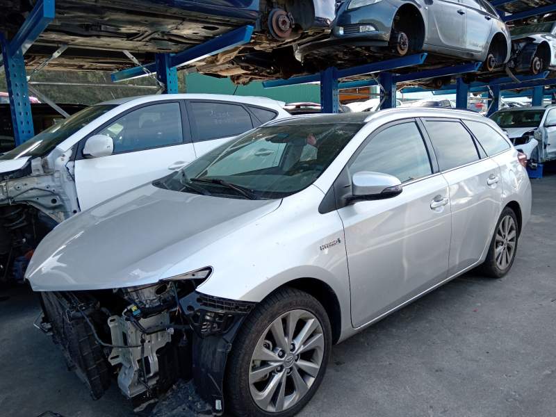 toyota auris (_e18_) del año 2016