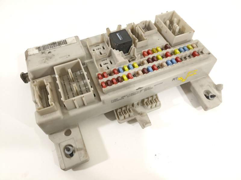 CAJA RELES / FUSIBLES 3M5T14A073BF 