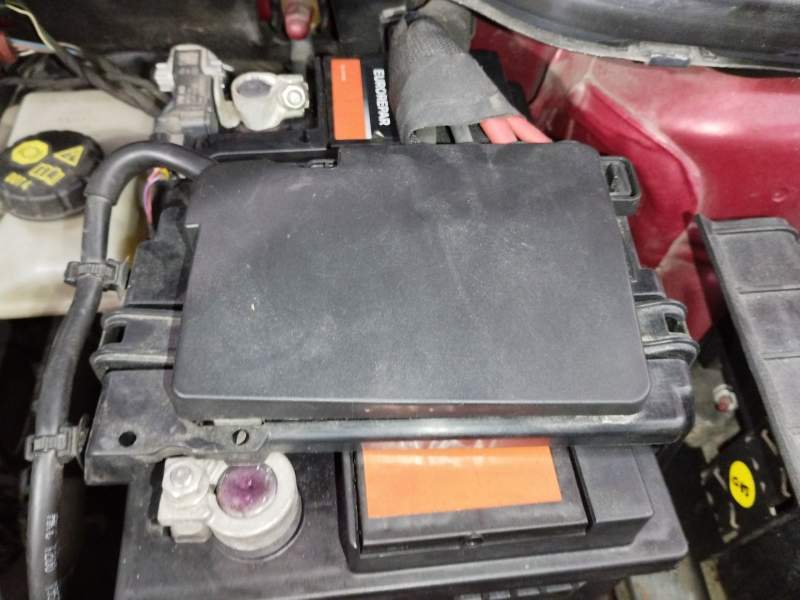 CAJA RELES / FUSIBLES 2Q0915345A 