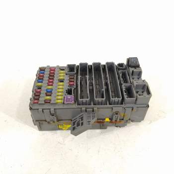 CAJA RELES / FUSIBLES 52575LM 5LMHMLVZ 