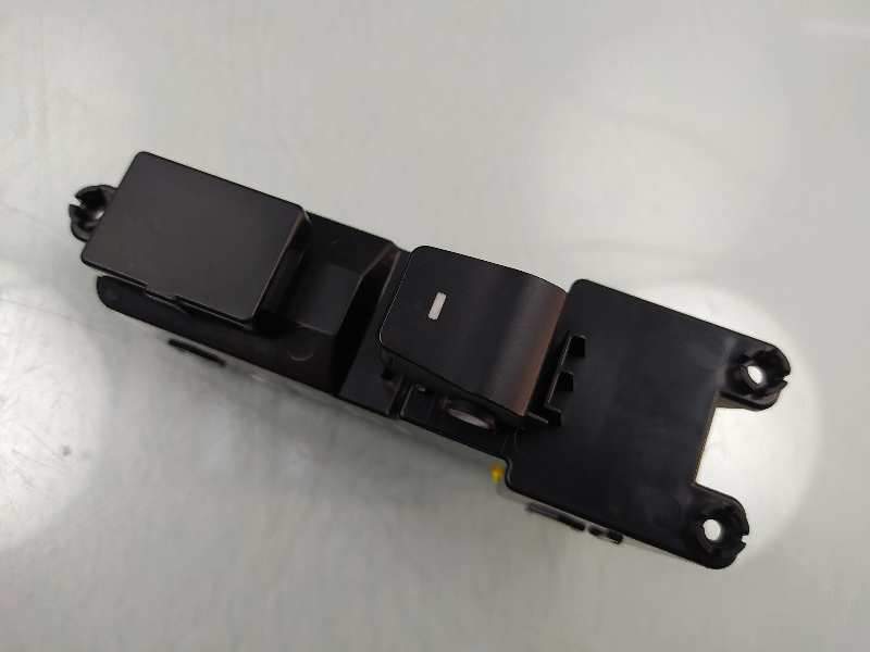 MANDO ELEVALUNAS TRASERO DERECHO 93580D3131 