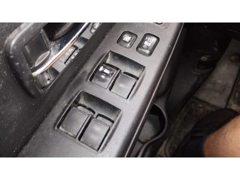 MANDO ELEVALUNAS DELANTERO IZQUIERDO 8608A207 