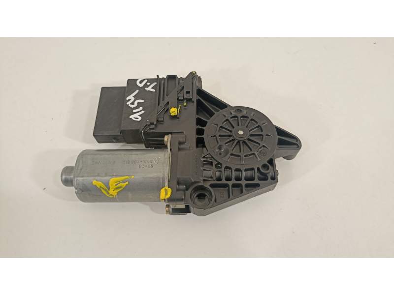 MOTOR ELEVALUNAS TRASERO DERECHO 105407301 0130821697 