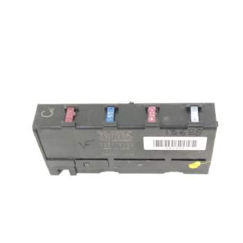 CAJA RELES / FUSIBLES 8264147020 72818502