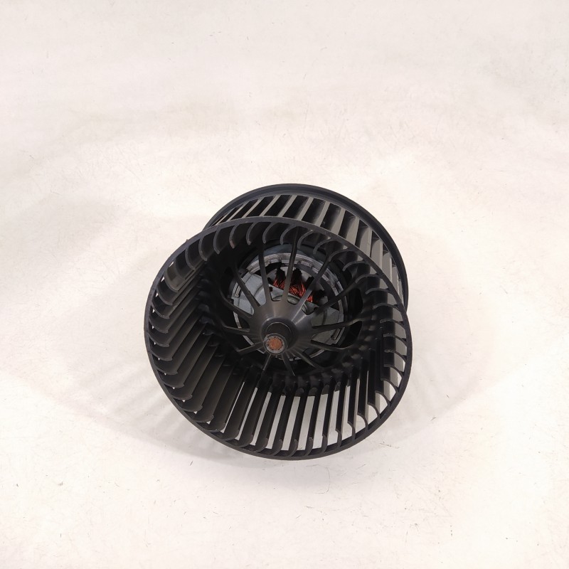 Recambio de ventilador calefaccion para ford kuga (cbs) st-line 2wd referencia OEM IAM AV6N18456AA  