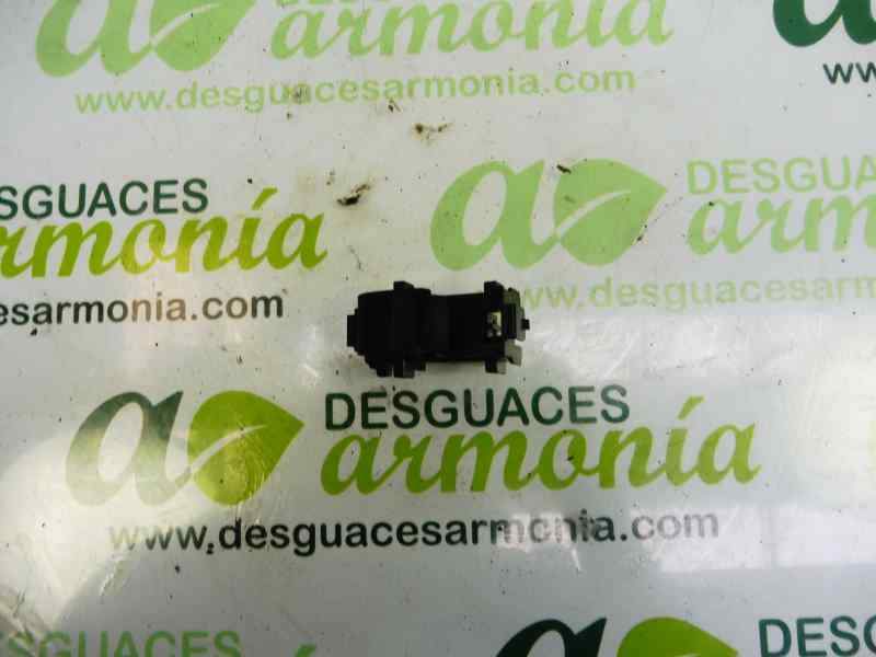 MANDO ELEVALUNAS DELANTERO DERECHO 8292S39 