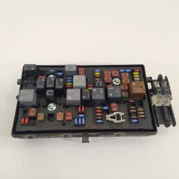 CAJA RELES / FUSIBLES 13222782 13255300 13275882