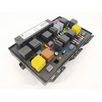 CAJA RELES / FUSIBLES 13250231 