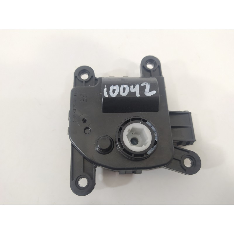 Recambio de motor apertura trampillas climatizador para kia stonic (ybcuv) drive referencia OEM IAM H400730881  