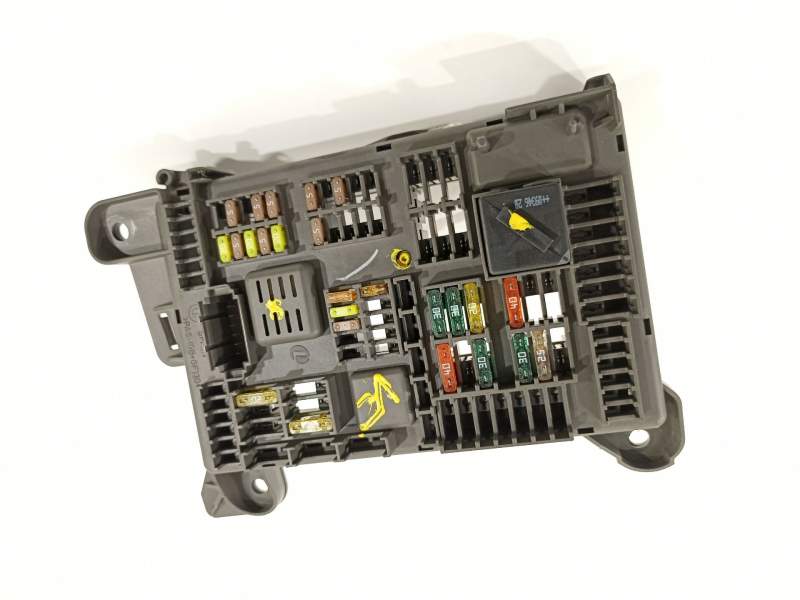 CAJA RELES / FUSIBLES 6931687 