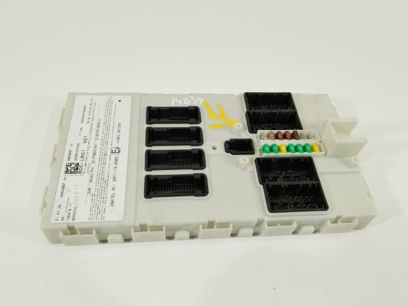 CAJA RELES / FUSIBLES 61359869887 