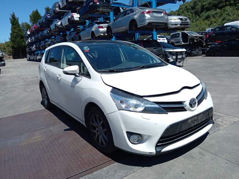 toyota verso (_r2_) del año 2013