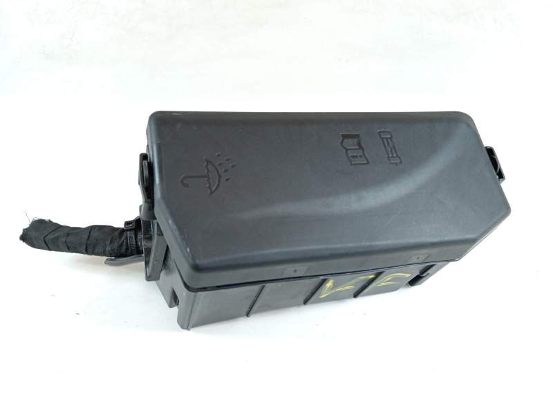 CAJA RELES / FUSIBLES 2Q0927165A 