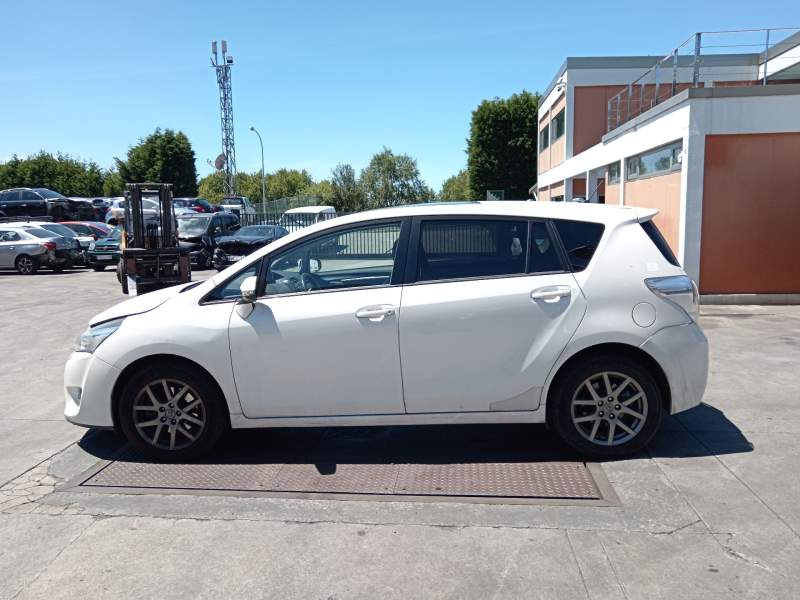 toyota verso (_r2_) del año 2013