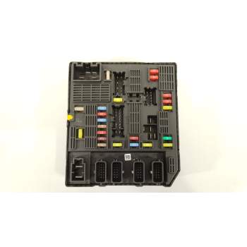 CAJA RELES / FUSIBLES 284B62342R 0231092700186