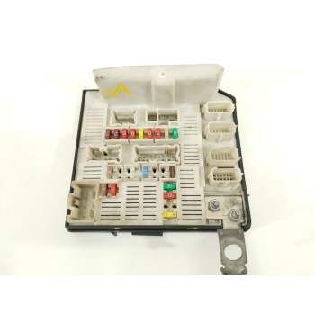 CAJA RELES / FUSIBLES 8201044237 1077735627 519220305