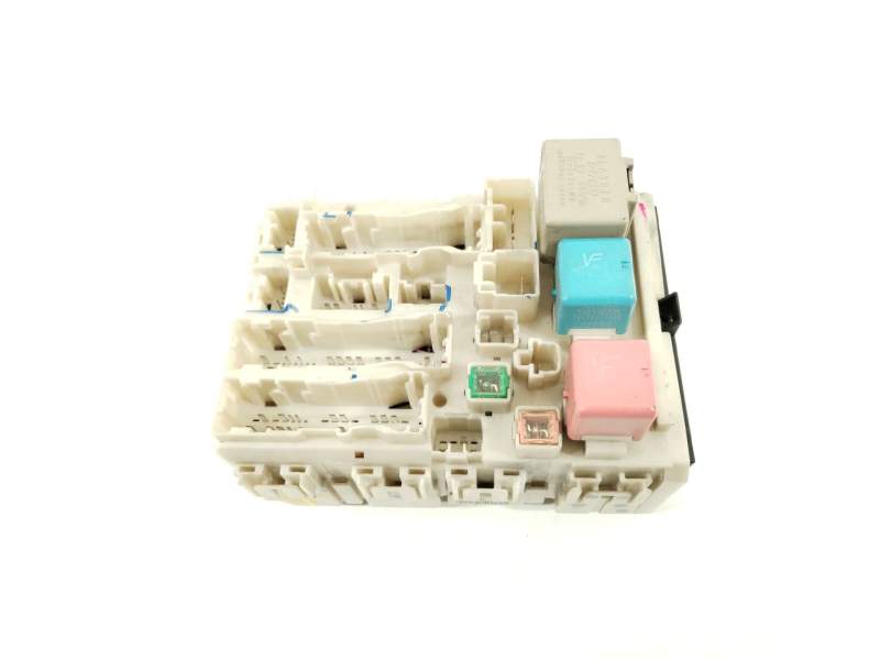 CAJA RELES / FUSIBLES 8273047290 811210489