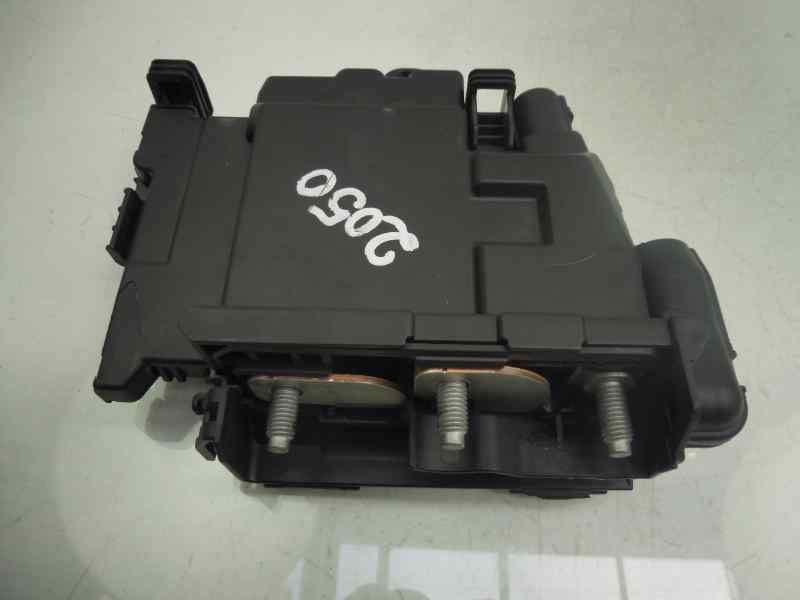 CAJA RELES / FUSIBLES 30659092 