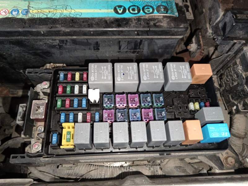 CAJA RELES / FUSIBLES 911613E011 1007A12003 