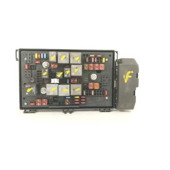 CAJA RELES / FUSIBLES 13313205 1110011AA C11000053